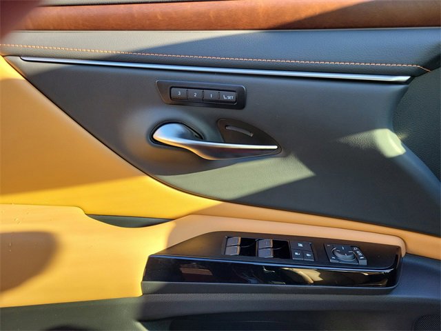 New 2025 Lexus ES 300h F Sport image 17