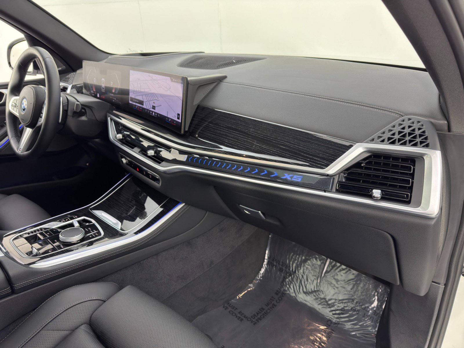 Used 2024 BMW X5 xDrive50e w/ M Sport Package image 14