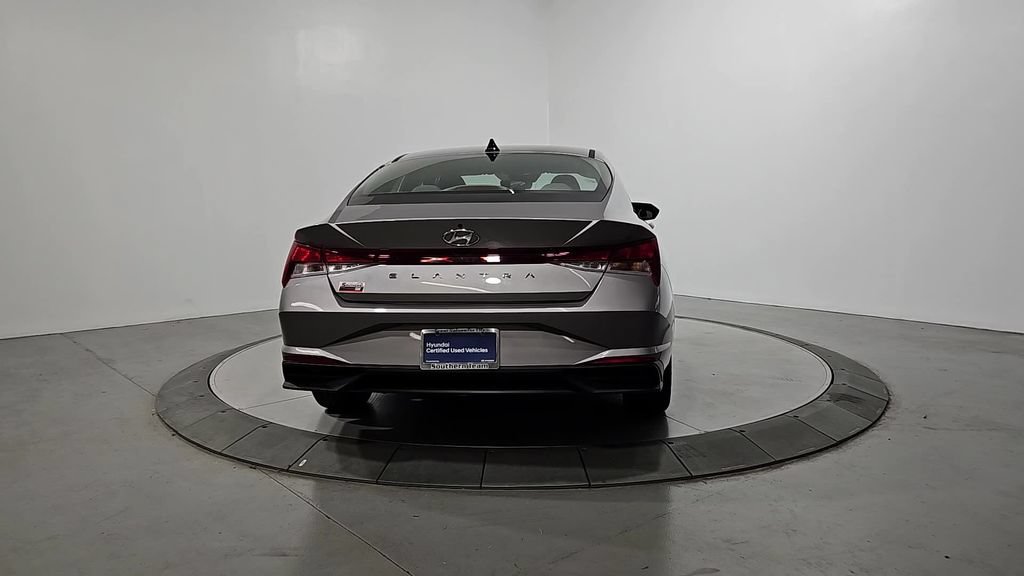 Certified 2023 Hyundai Elantra SEL w/ Convenience Package FWD image 4