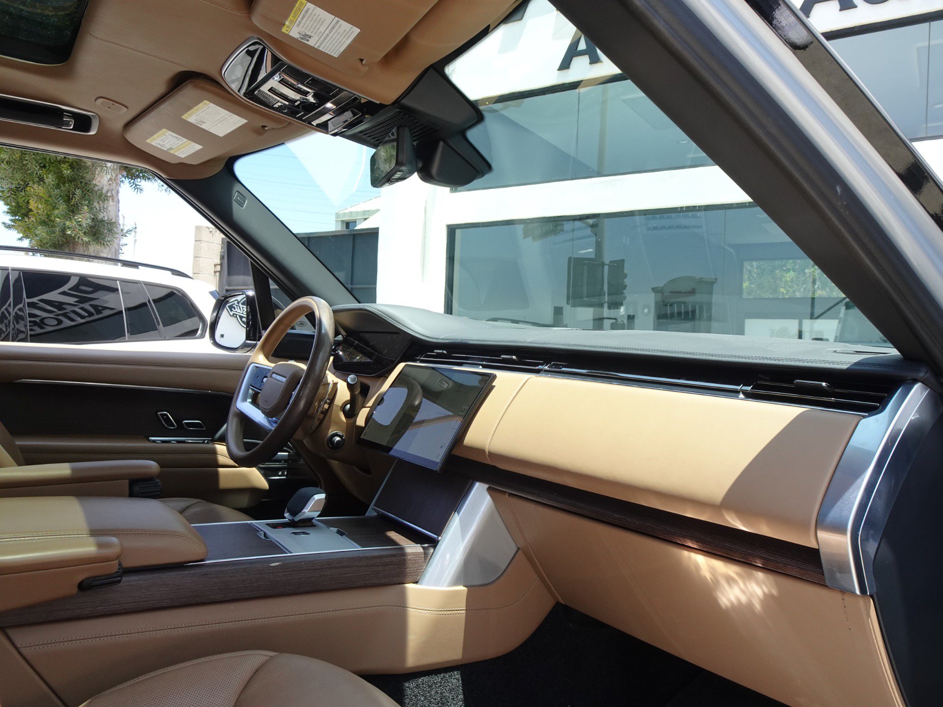 Used 2024 Land Rover Range Rover Long Wheelbase Autobiography AWD/4WD image 22