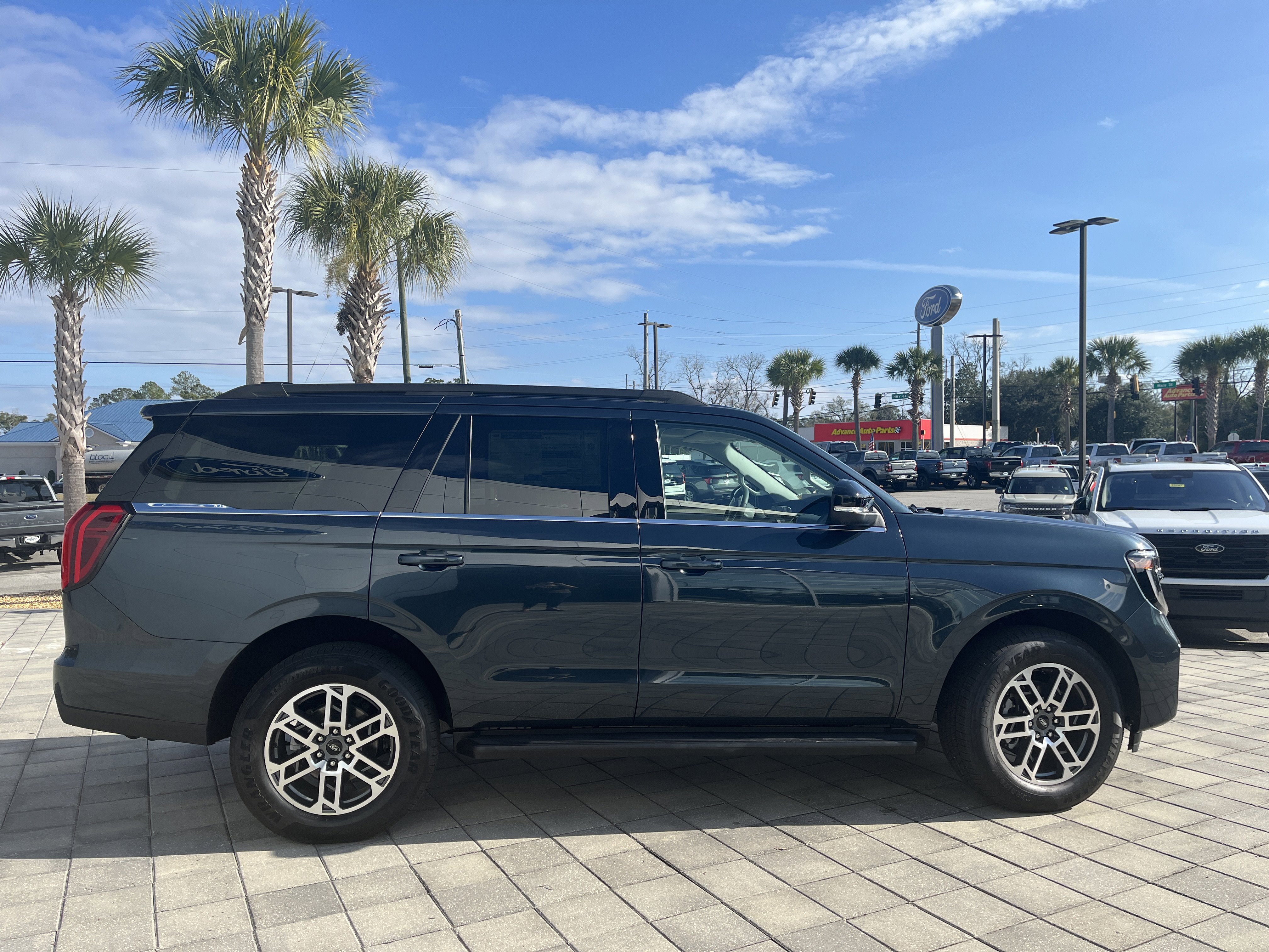 New 2025 Ford Expedition Active image 7