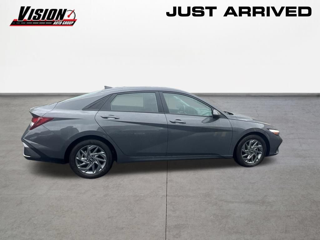 Used 2024 Hyundai Elantra SEL FWD image 7