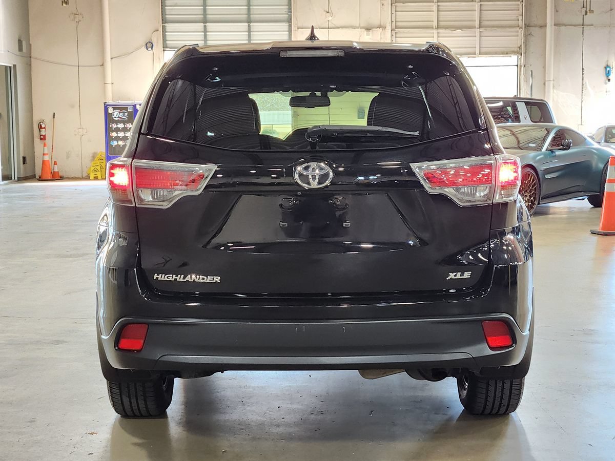 Used 2016 Toyota Highlander XLE FWD image 10