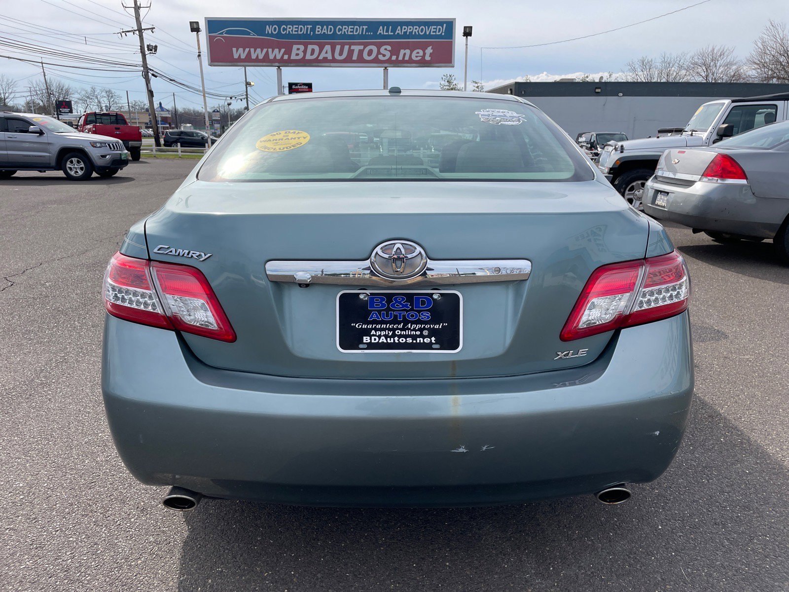 Used 2011 Toyota Camry XLE w/ SE/XLE Extra-Value Pkg image 6