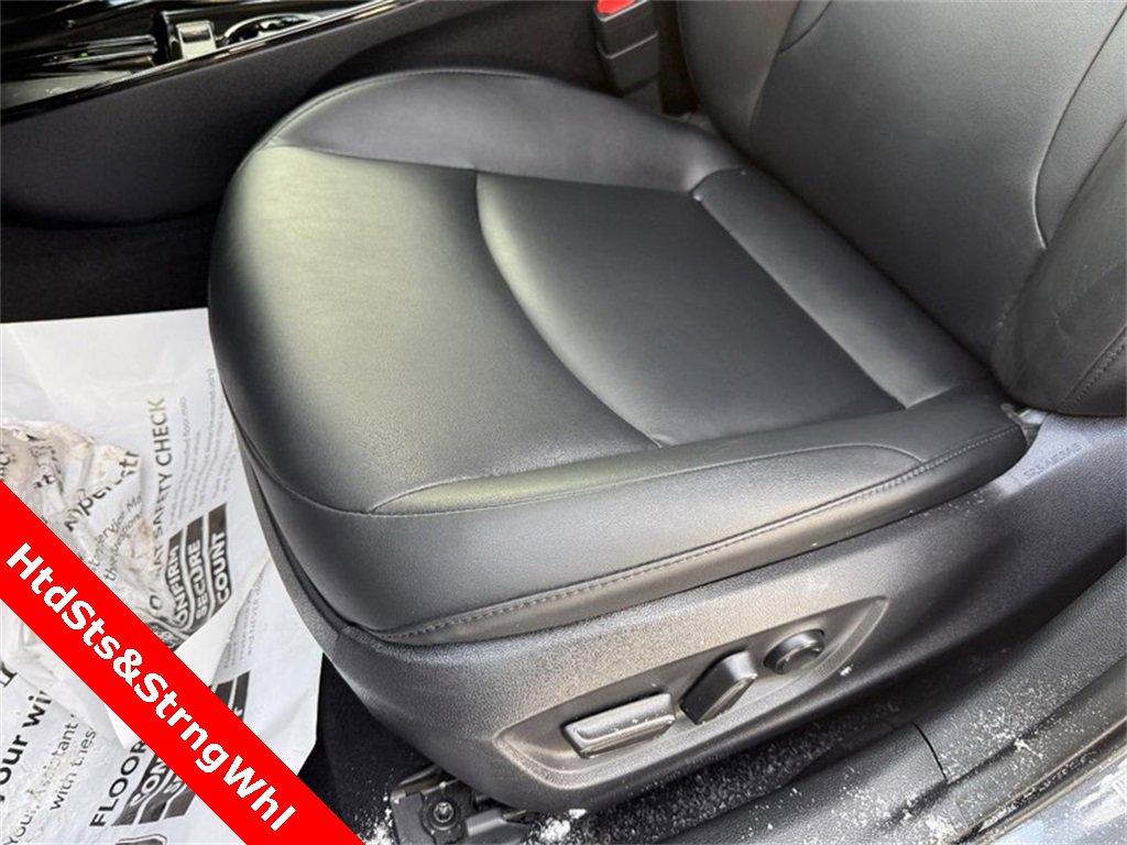 Used 2022 Toyota Prius XLE image 17