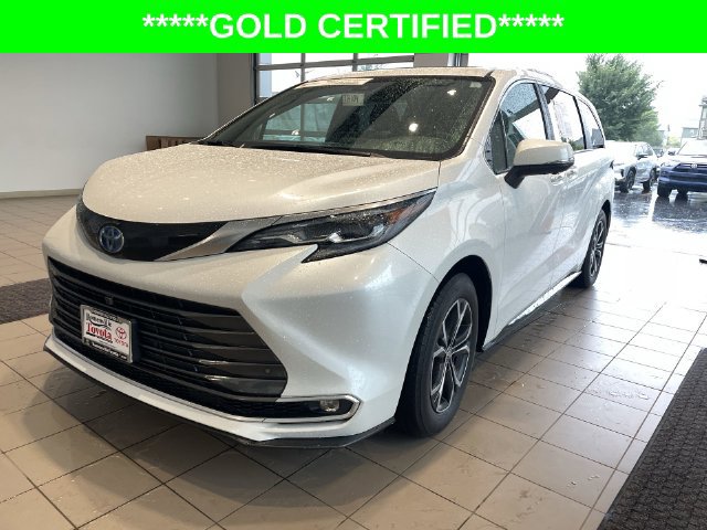 Used 2025 Toyota Sienna Platinum AWD/4WD image 12