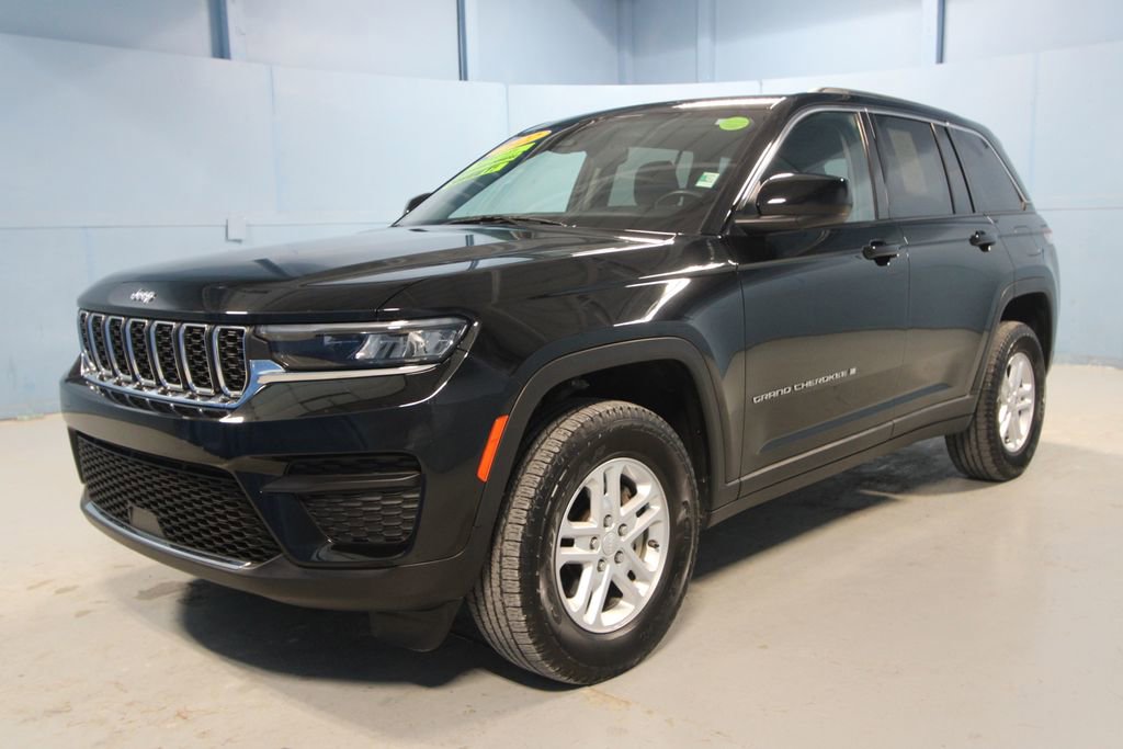 Used 2022 Jeep Grand Cherokee Laredo w/ Luxury Tech Group I image 30