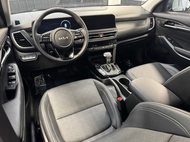 Used 2026 Kia Seltos EX FWD image 7