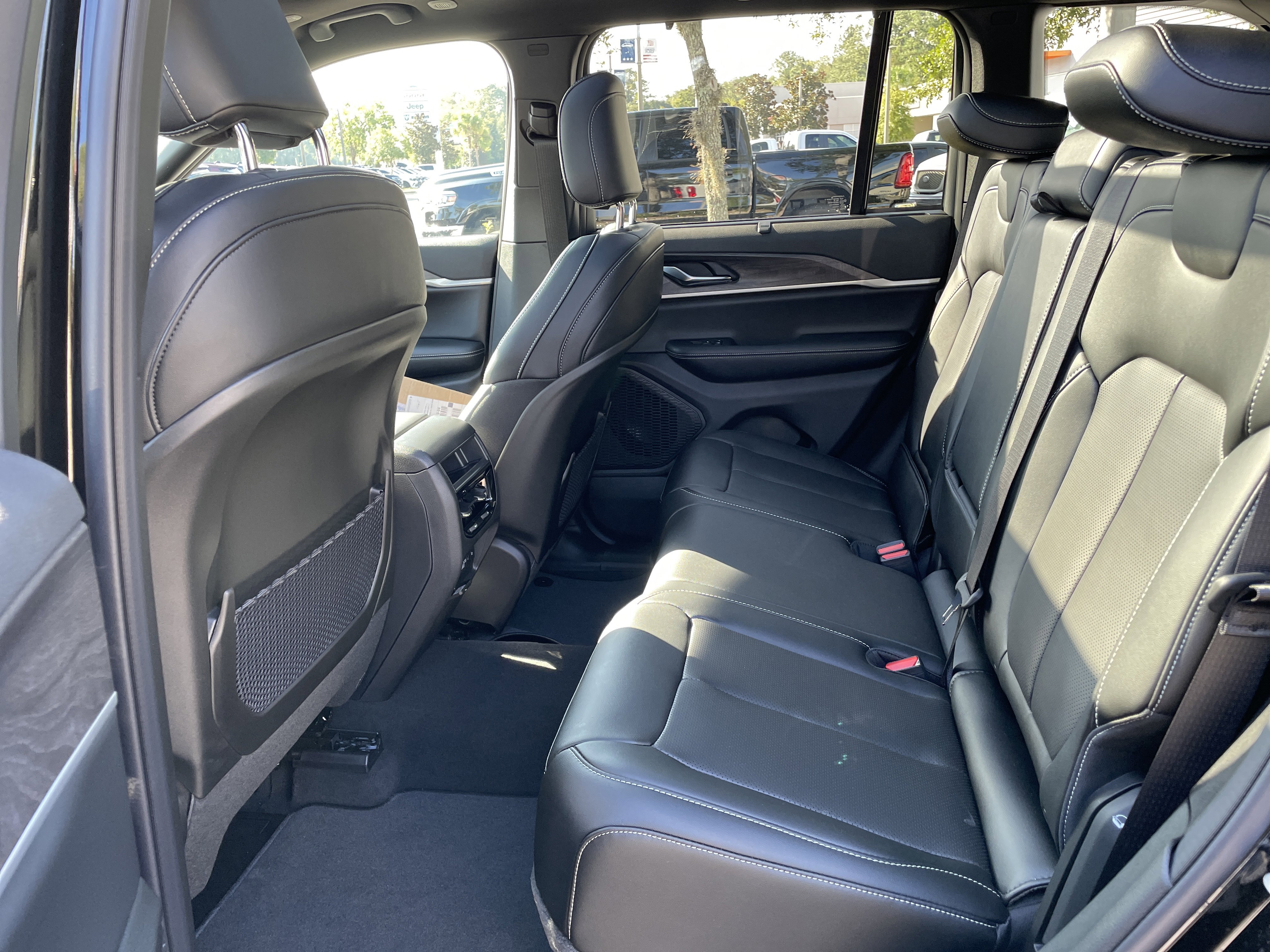 New 2025 Jeep Grand Cherokee Limited w/ Luxury Tech Group II image 58