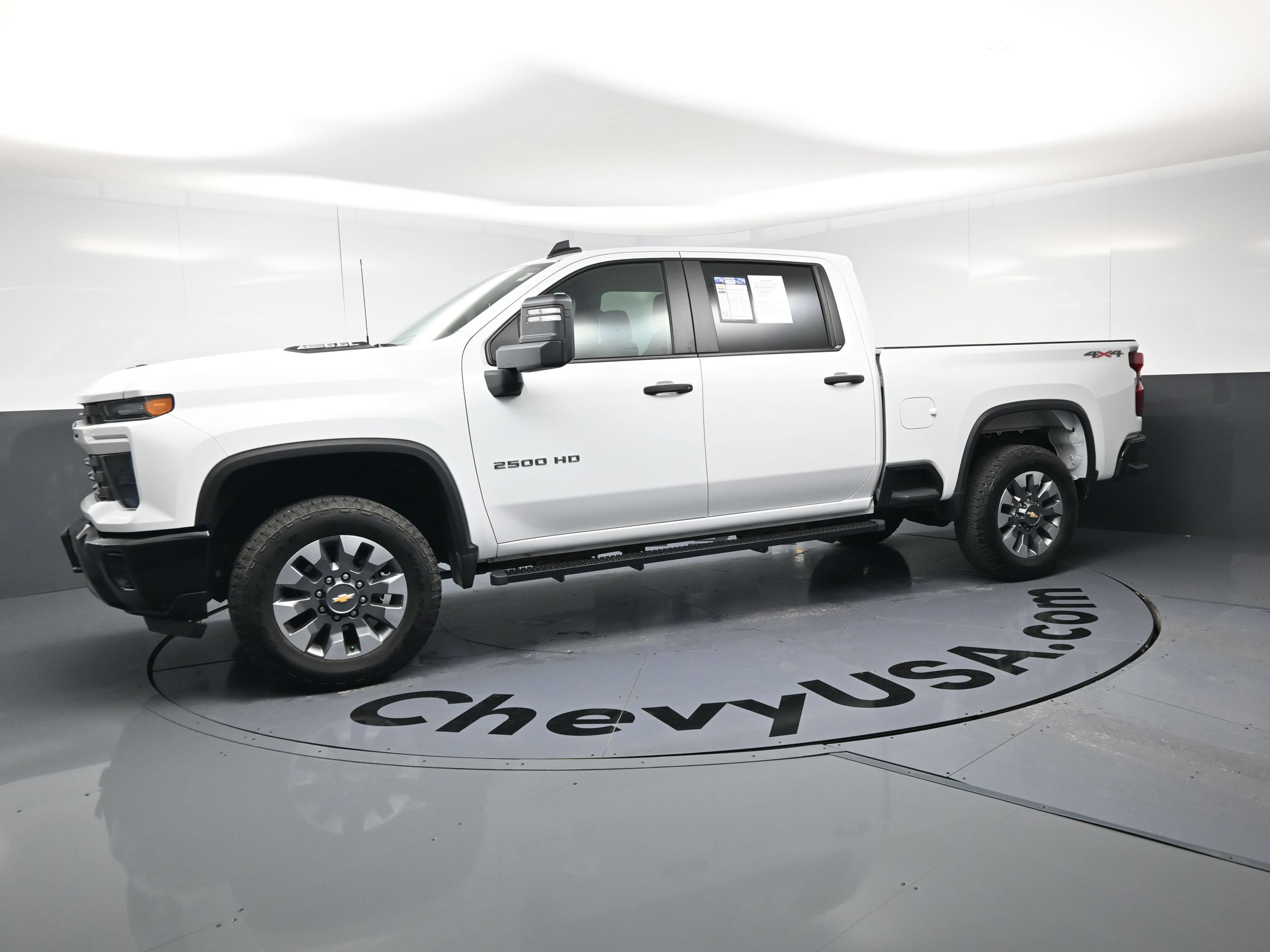 Used 2024 Chevrolet Silverado 2500 Custom w/ Custom Convenience Package AWD/4WD image 6