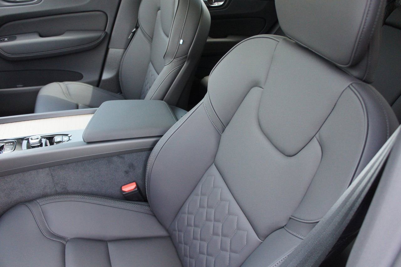 New 2026 Volvo XC60 B5 Plus w/ Protection Package Premier image 19