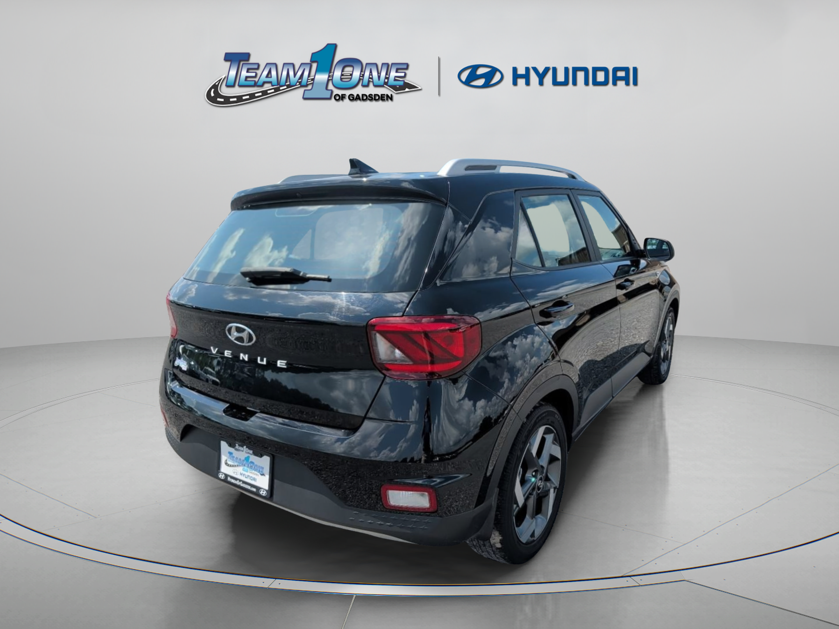 Used 2021 Hyundai Venue SEL FWD image 8