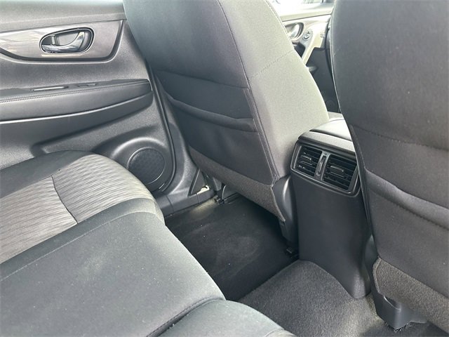 Used 2019 Nissan Rogue SV w/ Premium Package image 38