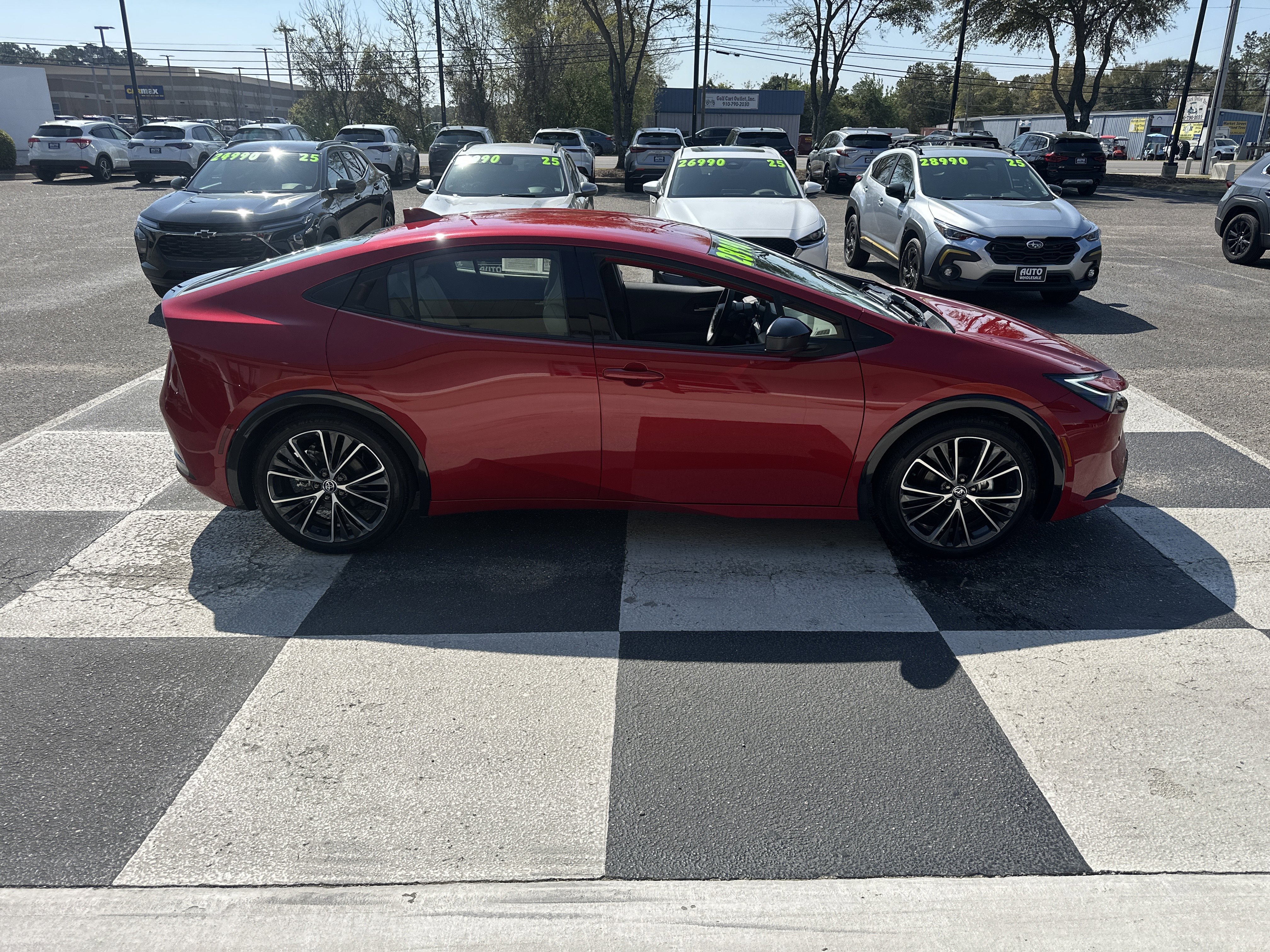 Used 2025 Toyota Prius XLE image 3