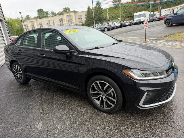 Used 2025 Volkswagen Jetta SE FWD image 11