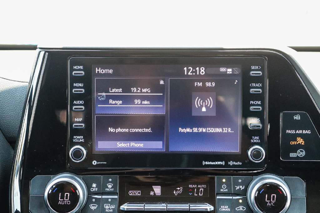 Used 2022 Toyota Highlander LE FWD image 13