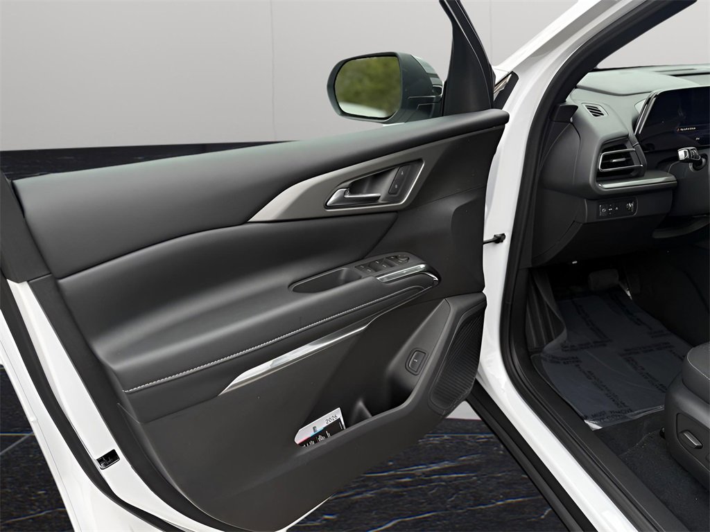 New 2026 Chevrolet Traverse LT image 14