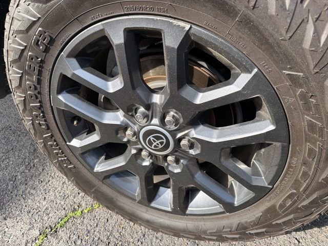 Used 2022 Toyota Tundra Platinum image 4