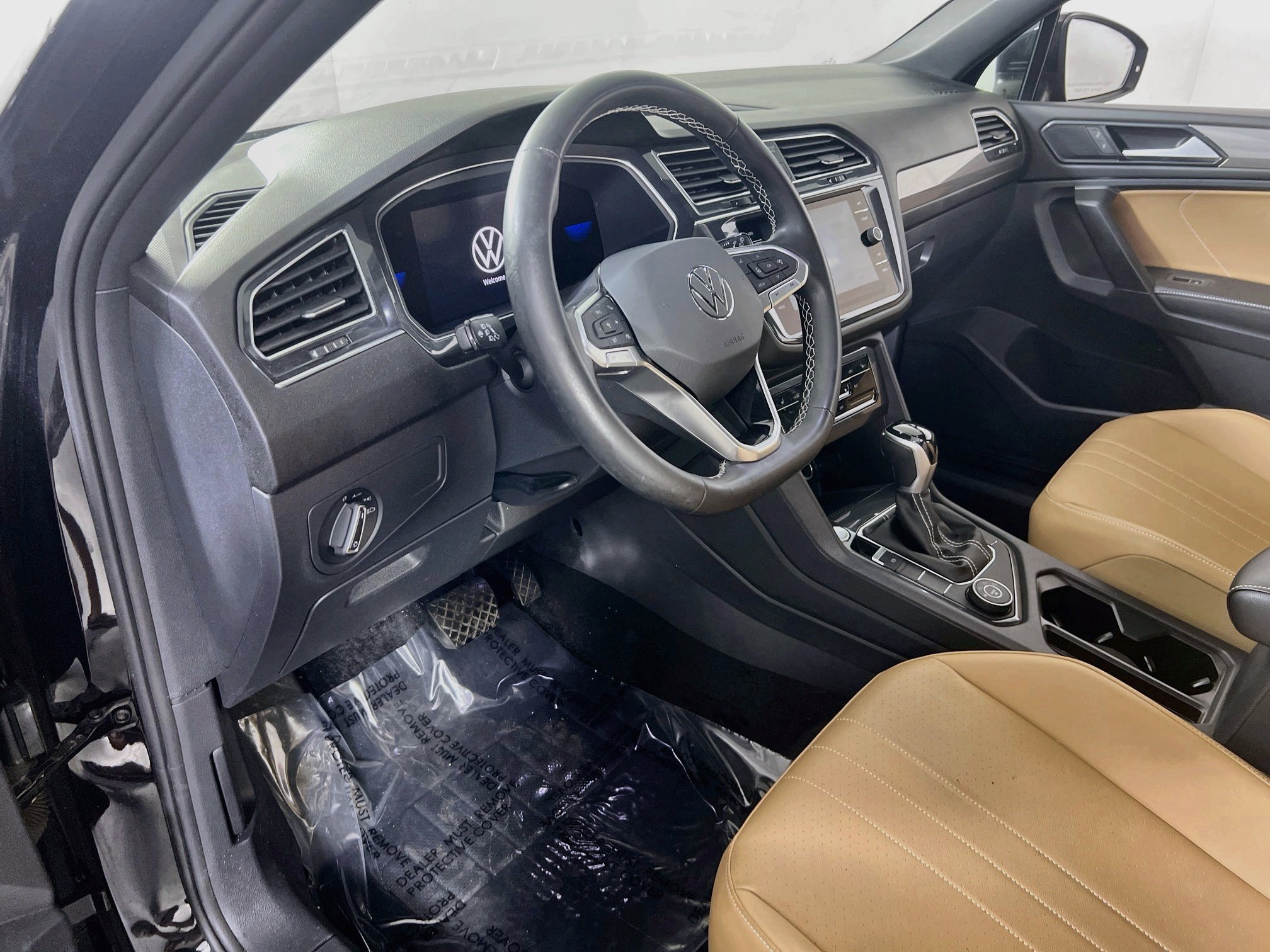 Used 2022 Volkswagen Tiguan SE AWD/4WD image 9