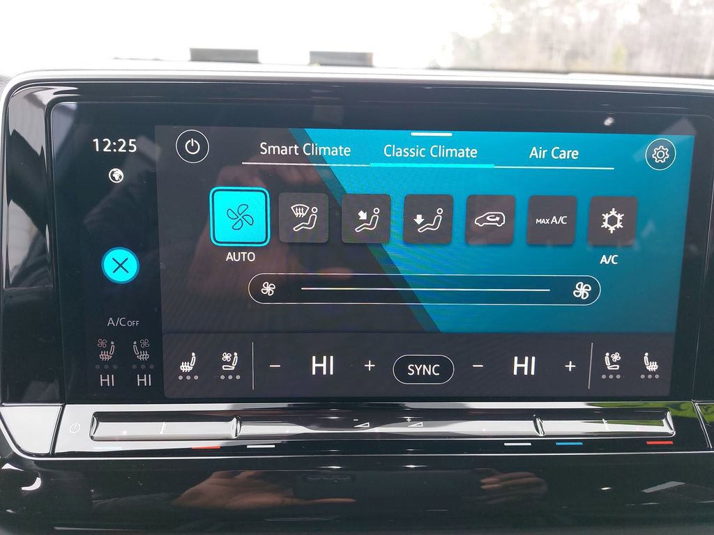 Used 2025 Volkswagen Atlas Cross Sport SE image 17