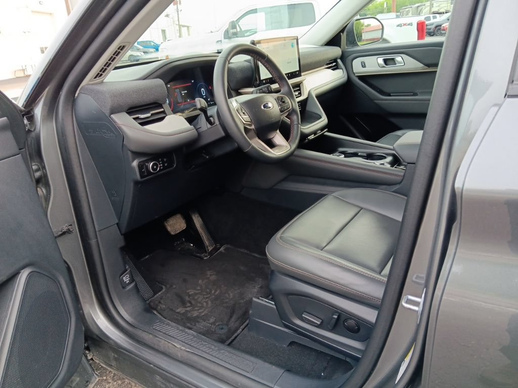 Used 2025 Ford Explorer Active w/ Active Comfort Package AWD/4WD image 27