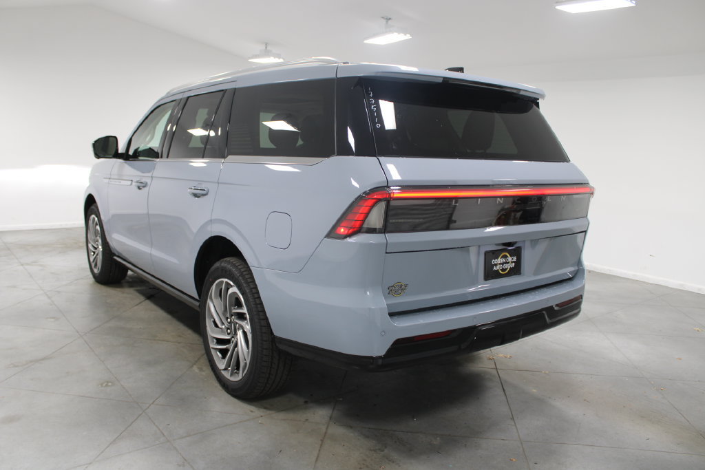 New 2027 Lincoln Navigator Reserve AWD/4WD image 6