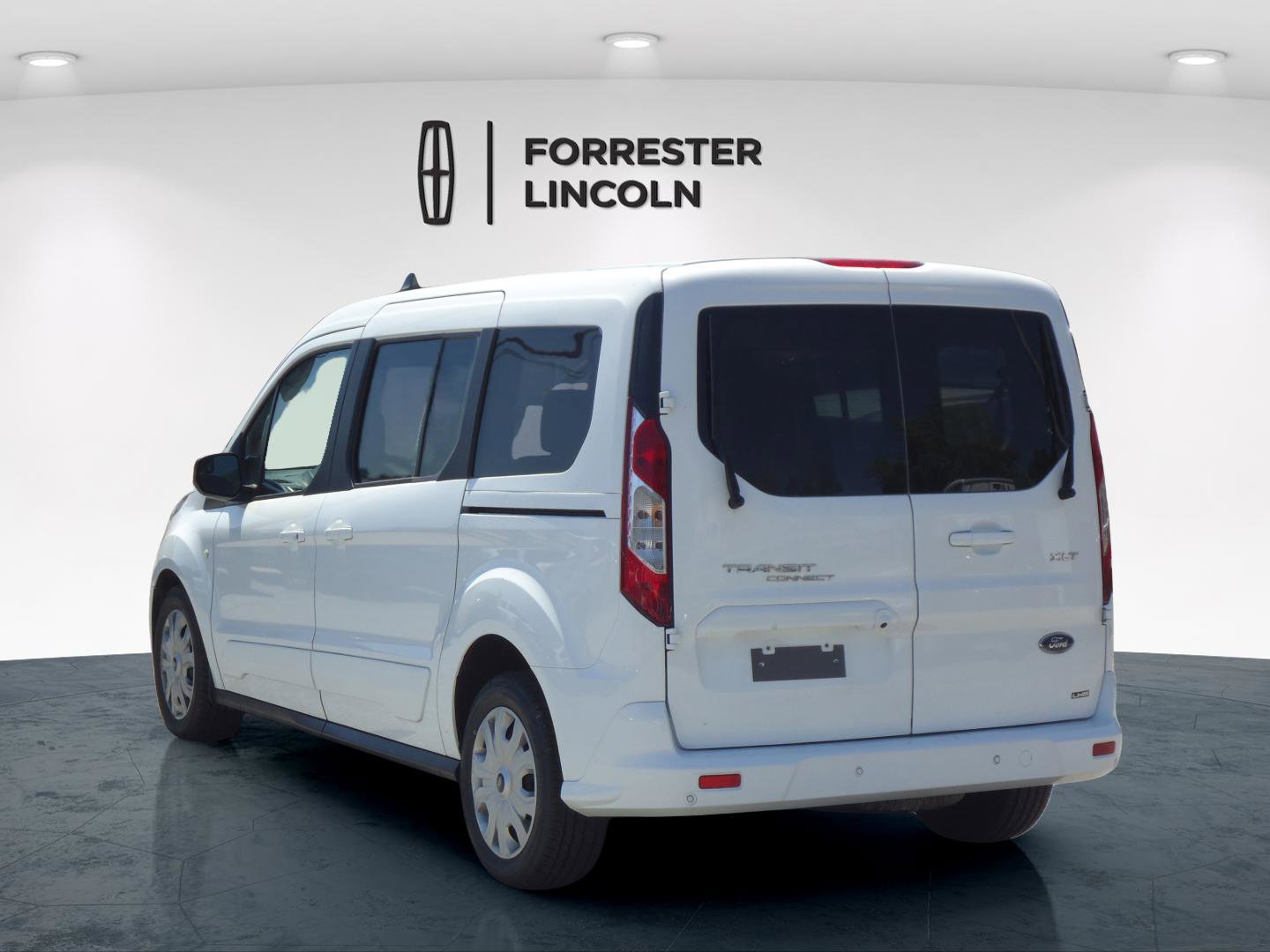Used 2023 Ford Transit Connect XLT FWD image 5
