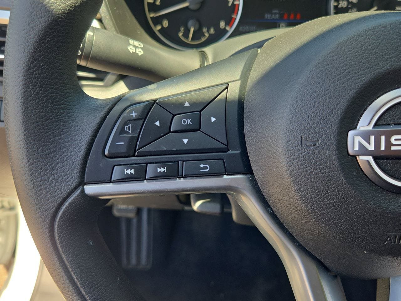 Certified 2025 Nissan Altima 2.5 SV FWD image 16