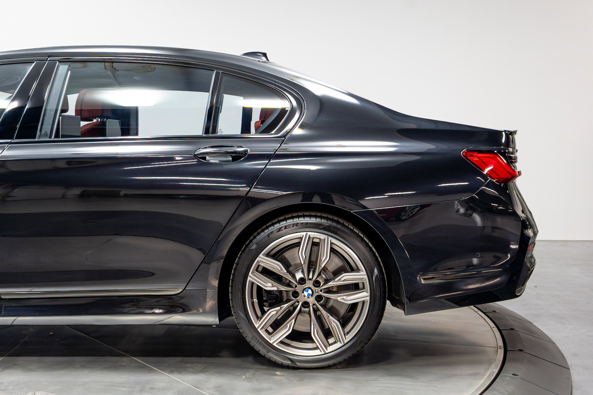 Used 2022 BMW M760i xDrive image 49
