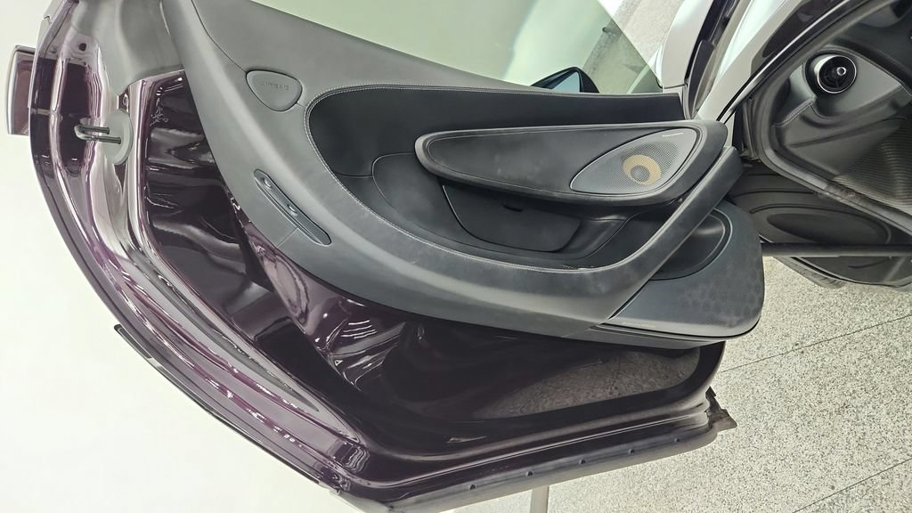 Used 2017 McLaren 570S RWD image 31