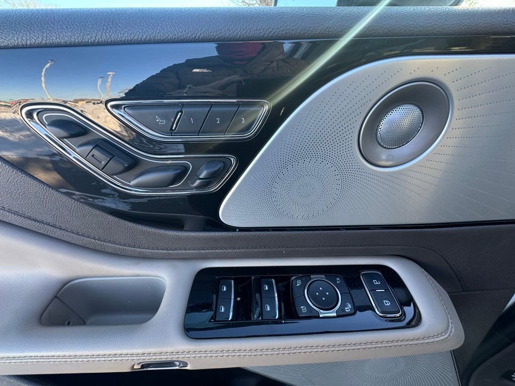 Used 2021 Lincoln Aviator Reserve w/ Equipment Group 202A image 12