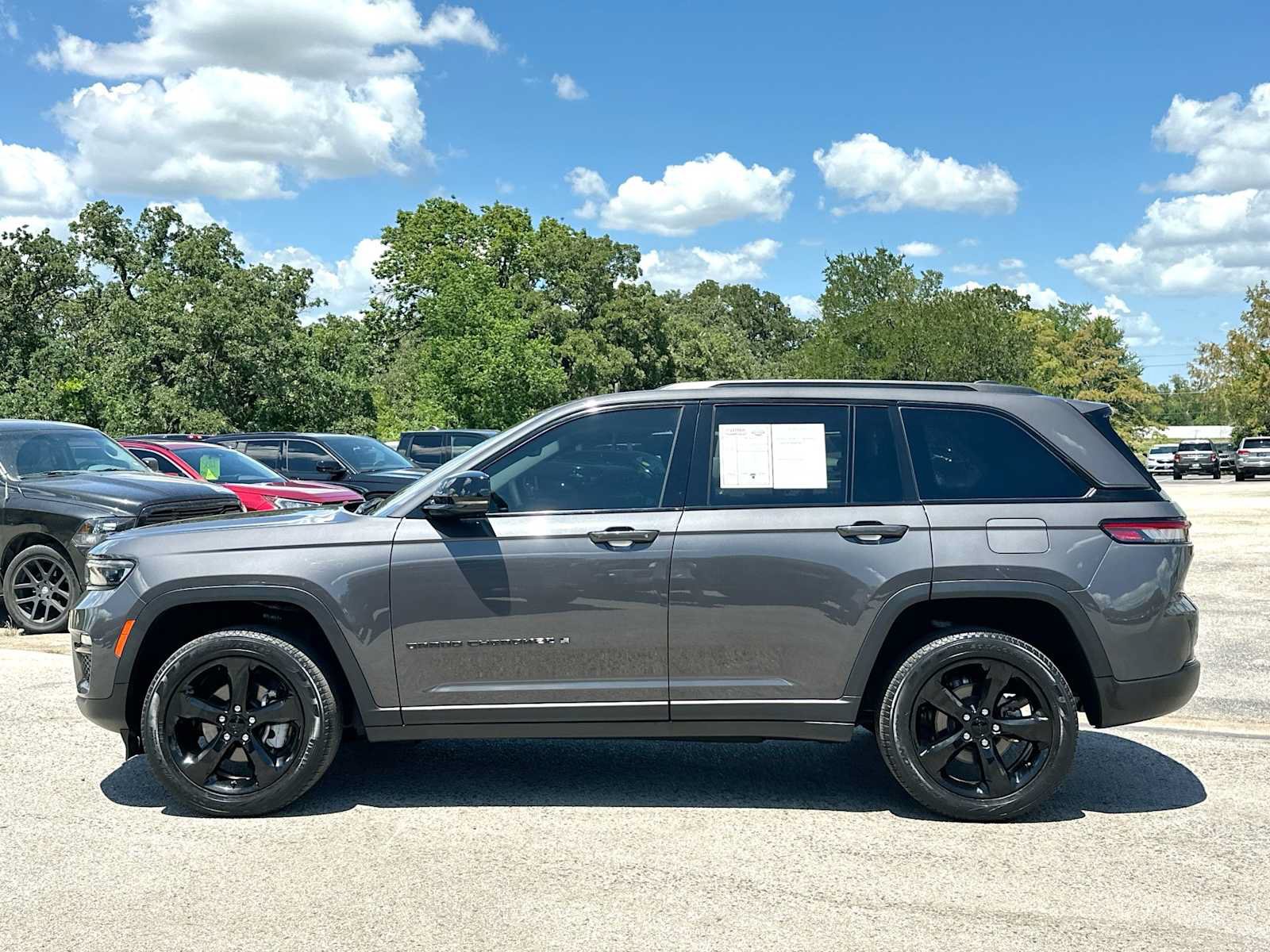 Used 2023 Jeep Grand Cherokee Limited w/ Black Appearance Package RWD image 12