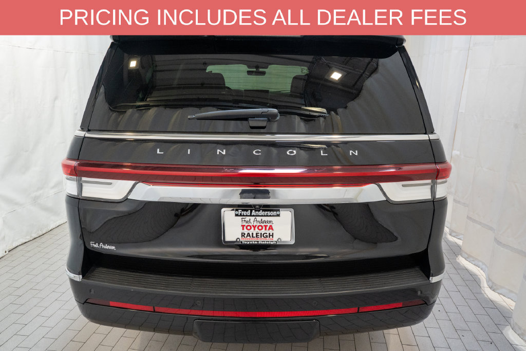 Used 2023 Lincoln Navigator L Reserve AWD/4WD image 4