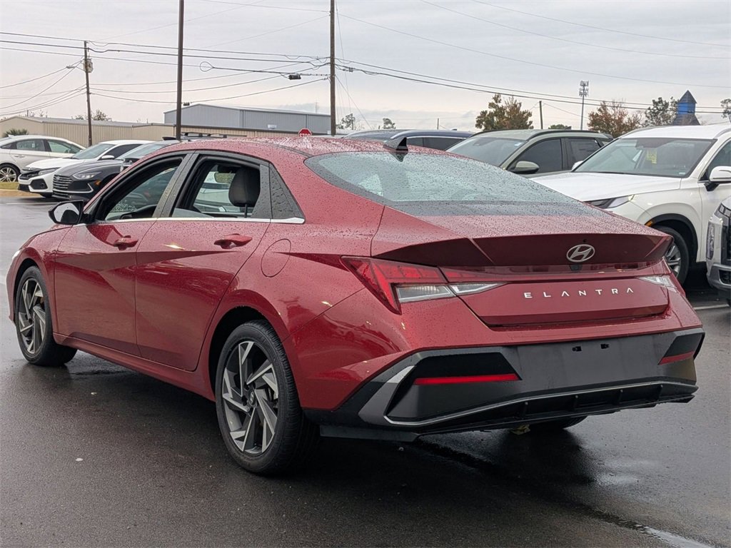 Certified 2024 Hyundai Elantra SEL w/ Convenience Package image 8