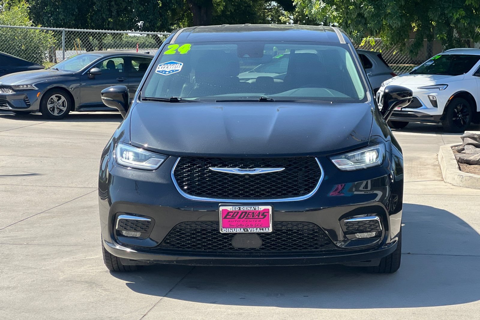 Used 2024 Chrysler Pacifica Limited FWD image 10