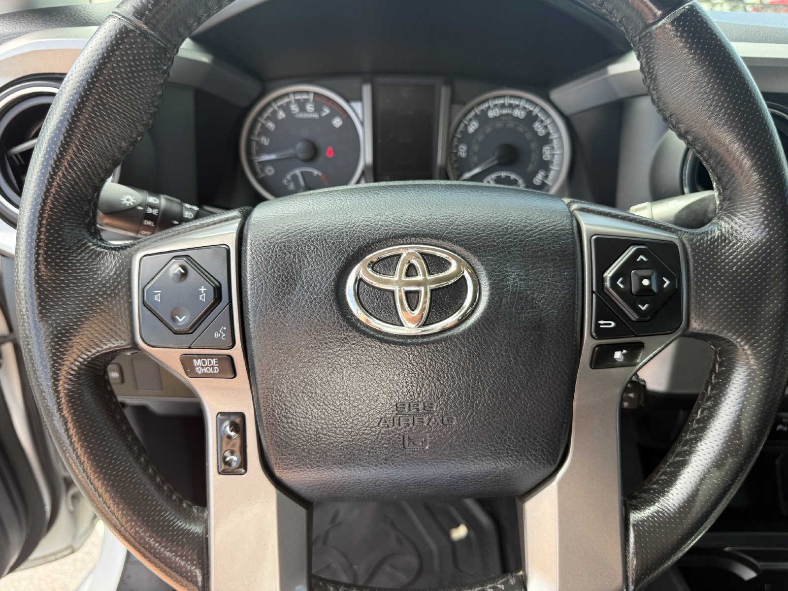 Used 2017 Toyota Tacoma SR5 RWD image 34