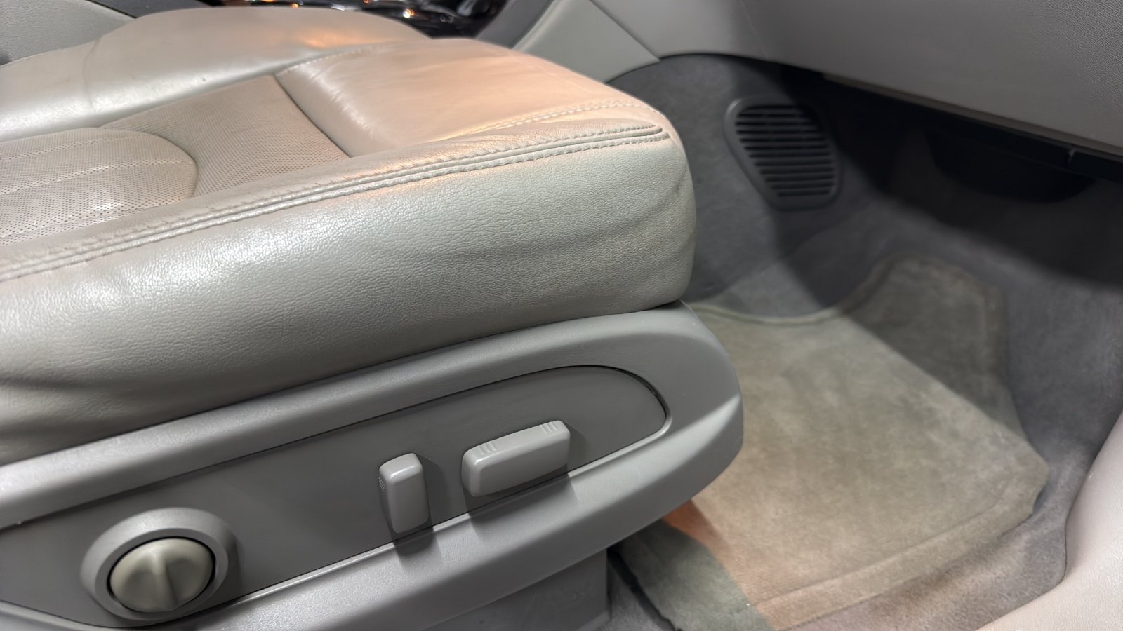 Used 2016 Buick Enclave Premium w/ Experience Buick Package FWD image 24