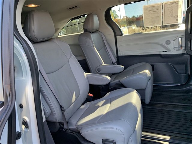 Certified 2023 Toyota Sienna Limited image 12