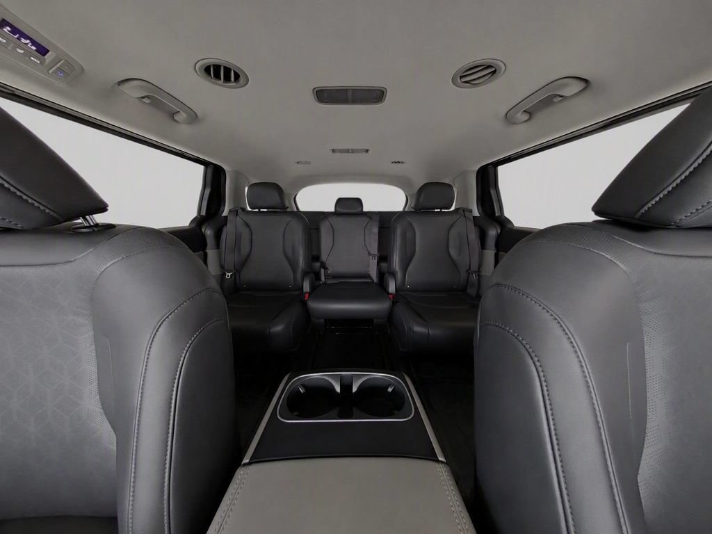 Certified 2025 Kia Carnival FWD image 33