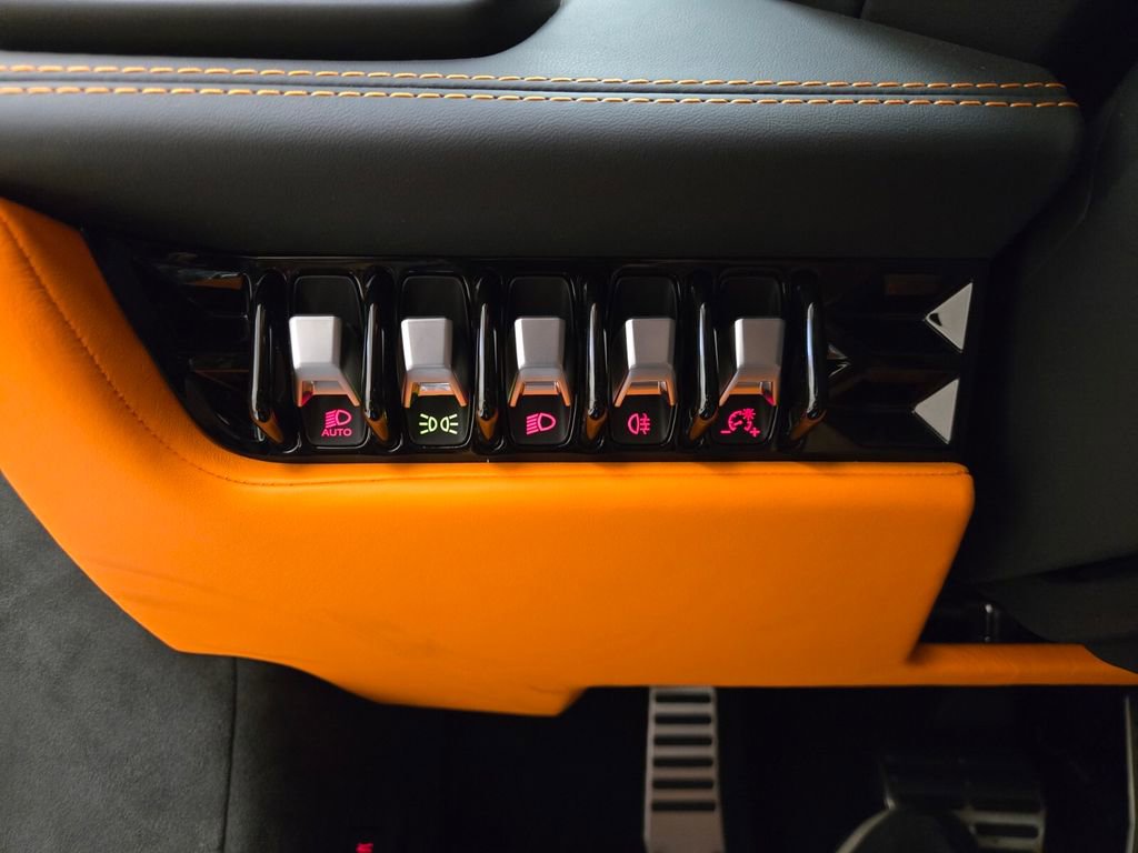 Used 2023 Lamborghini Huracan Tecnica image 41