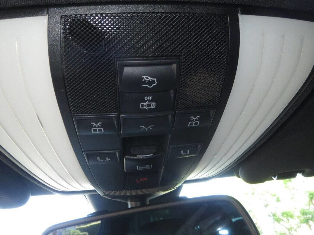 Used 2014 Mercedes-Benz E 350 4MATIC Sedan image 43
