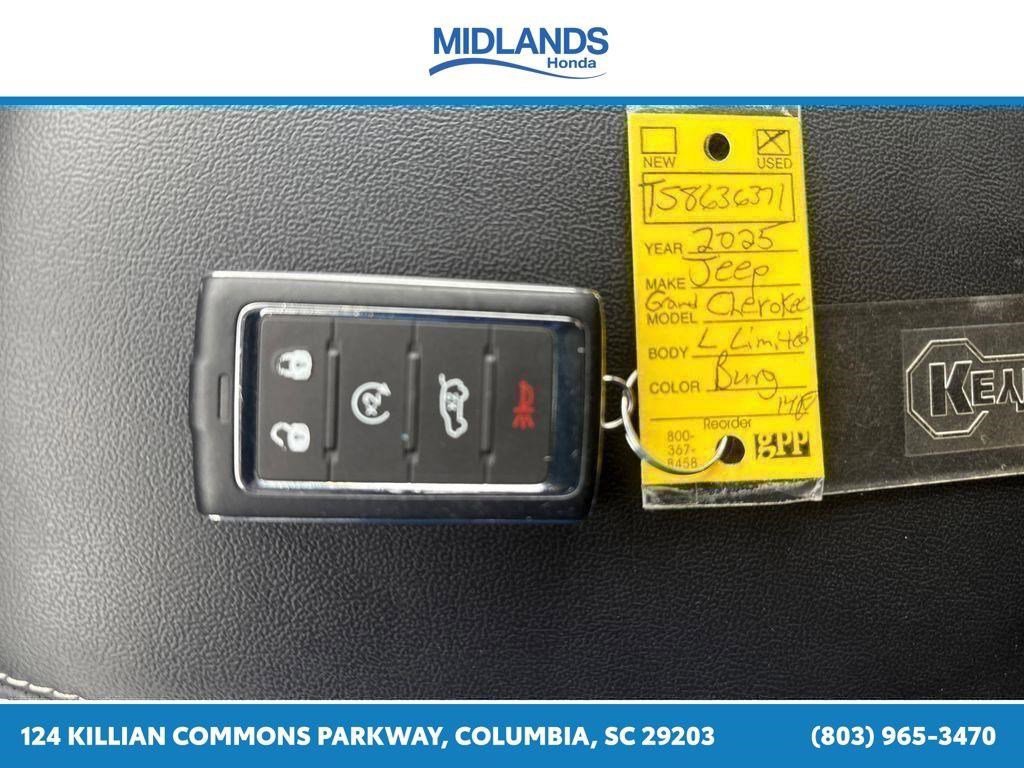 Used 2025 Jeep Grand Cherokee L Limited RWD image 41