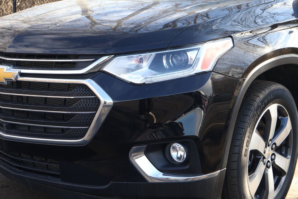 Used 2020 Chevrolet Traverse LT w/ LT Premium Package image 3