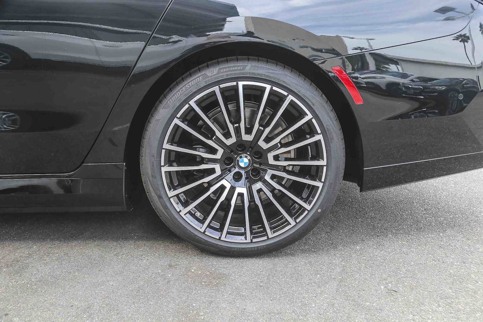 Used 2025 BMW 750e xDrive image 8