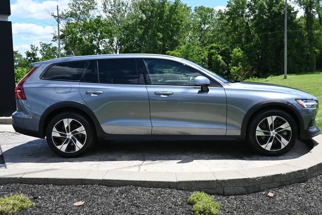Used 2020 Volvo V60 T5 Cross Country AWD/4WD image 4