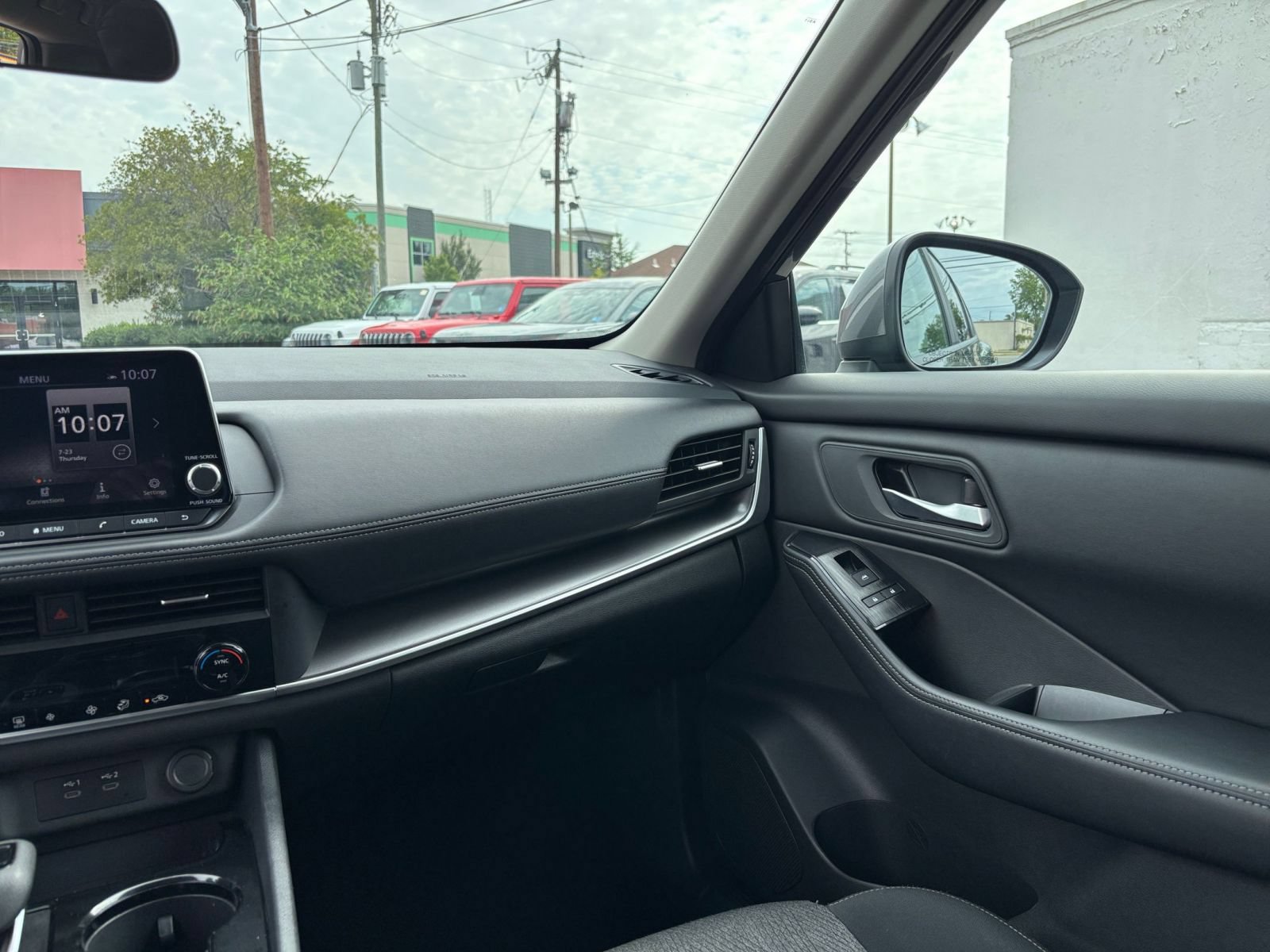 Used 2026 Nissan Rogue SV AWD/4WD image 35