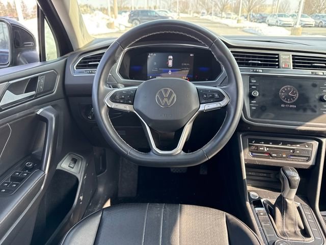 Used 2022 Volkswagen Tiguan SE w/ Panoramic Sunroof Package image 16