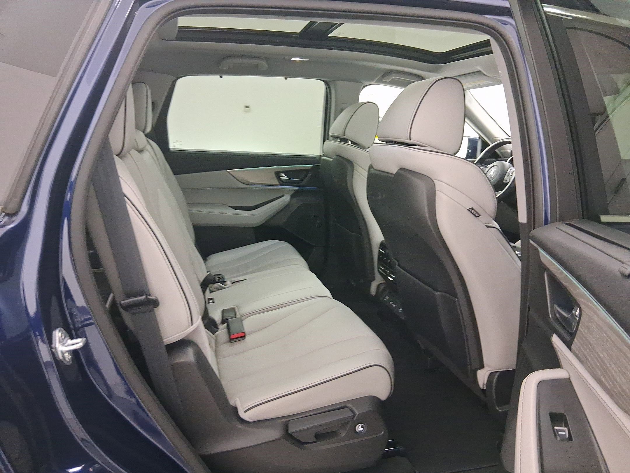 Used 2023 Acura MDX SH-AWD w/ Advance Package image 33