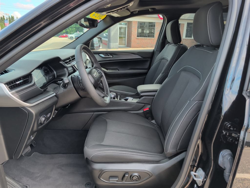 Used 2024 Jeep Grand Cherokee L Laredo w/ Luxury Tech Group I AWD/4WD image 12