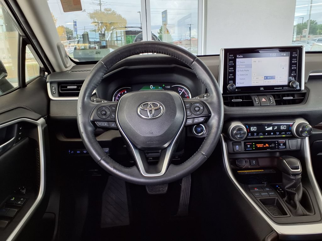 Used 2020 Toyota RAV4 Limited FWD image 16